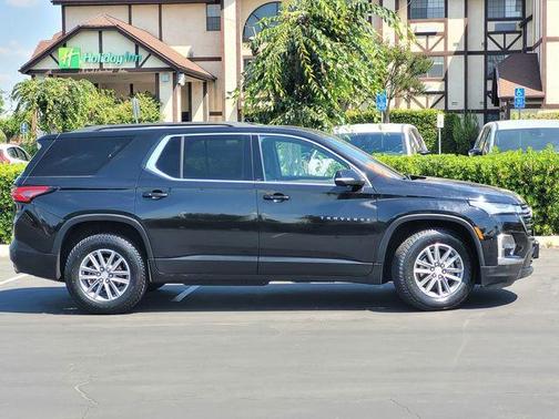 Black Metallic 2023 Chevrolet Traverse LT Cloth