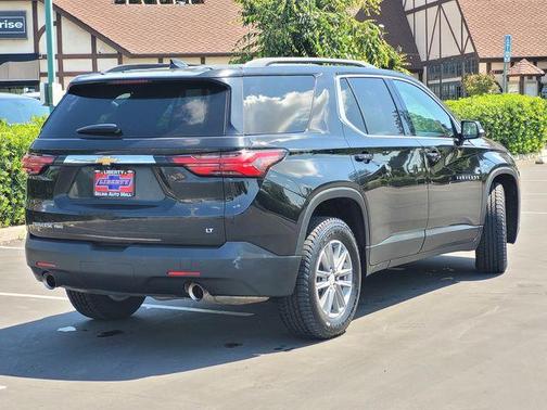 Black Metallic 2023 Chevrolet Traverse LT Cloth