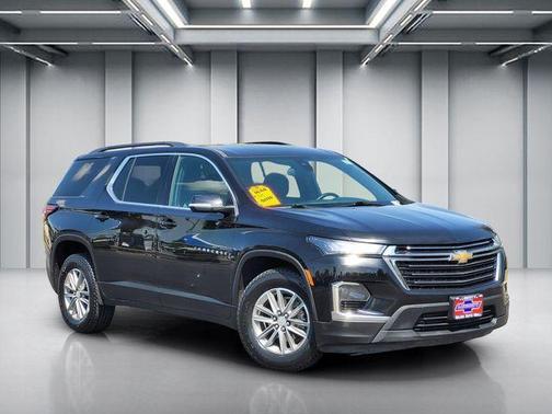 Black Metallic 2023 Chevrolet Traverse LT Cloth