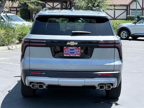 Sterling Gray Metallic 2026 Chevrolet Traverse LT