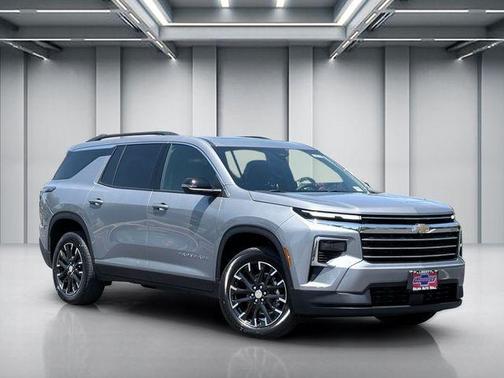Sterling Gray Metallic 2026 Chevrolet Traverse LT