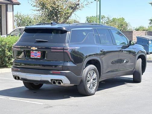 Black Metallic 2024 Chevrolet Traverse LT