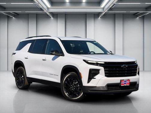 Polar White 2026 Chevrolet Traverse LT
