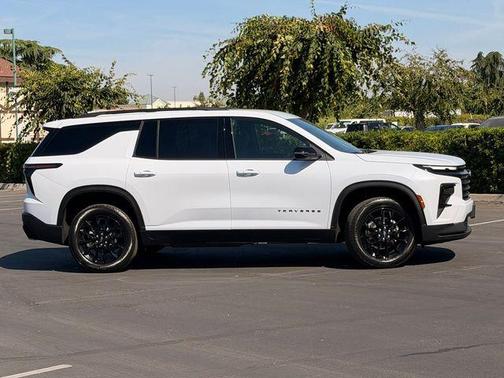 Polar White 2026 Chevrolet Traverse LT