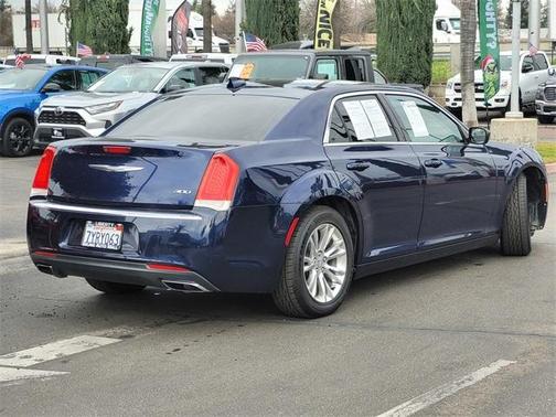 2017 Chrysler 300 Limited
