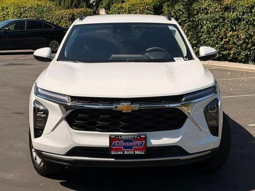 Summit White 2025 Chevrolet Trax LT
