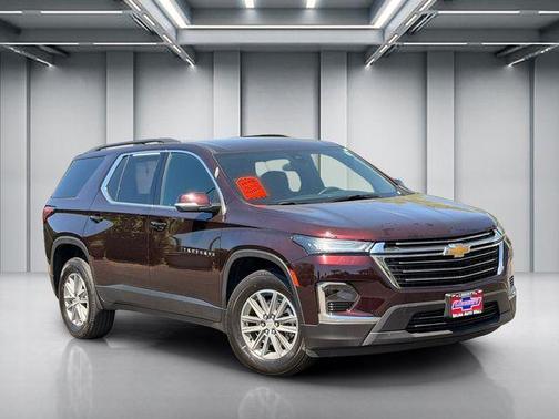 Black Cherry Metallic 2023 Chevrolet Traverse LT Cloth