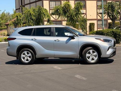 Celestial Silver Metallic 2023 Toyota Highlander LE