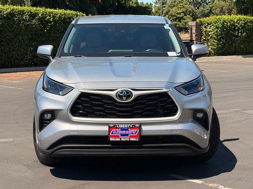 Celestial Silver Metallic 2023 Toyota Highlander LE