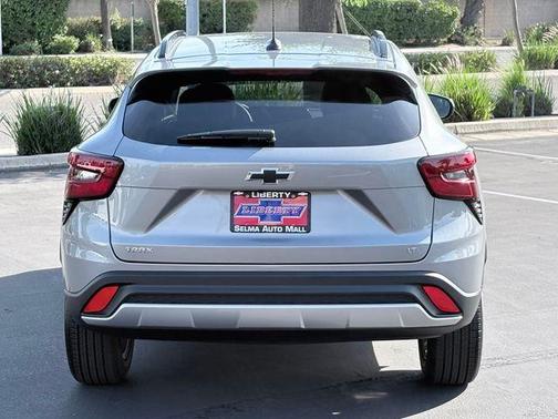 Sterling Gray Metallic 2026 Chevrolet Trax LT