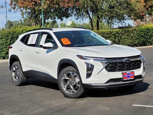 2025 Chevrolet Trax LT