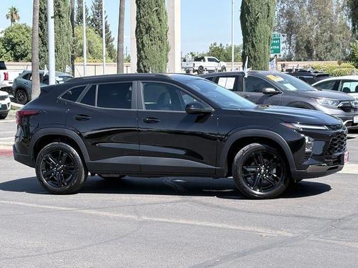 Black Metallic 2026 Chevrolet Trax ACTIV