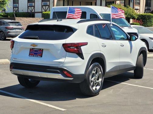Summit White 2025 Chevrolet Trax LT
