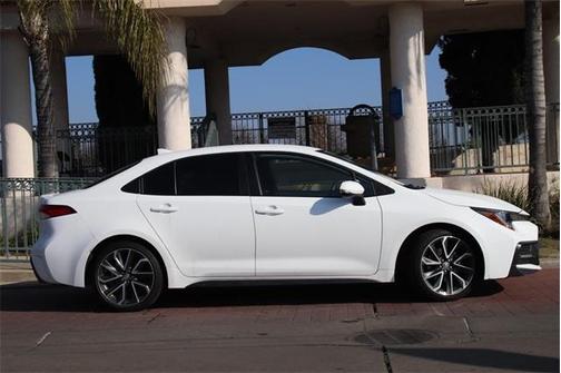 Photo 5 of 32 of 2020 Toyota Corolla