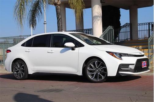 Photo 2 of 32 of 2020 Toyota Corolla