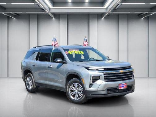 2024 Chevrolet Traverse LT