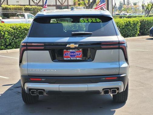 2024 Chevrolet Traverse LT
