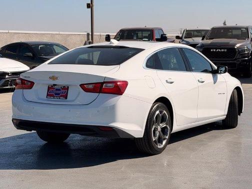 Summit White 2024 Chevrolet Malibu LT
