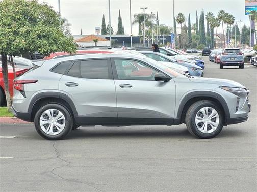 2025 Chevrolet Trax LS