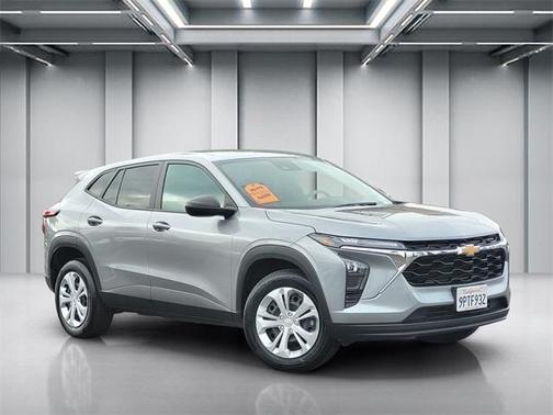 2025 Chevrolet Trax LS