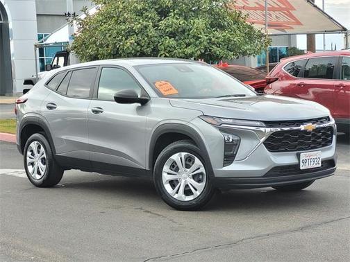 2025 Chevrolet Trax LS