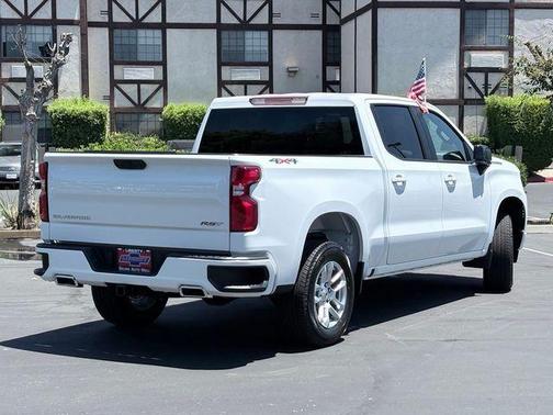 Summit White 2026 Chevrolet Silverado 1500 RST