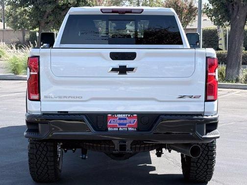 Summit White 2026 Chevrolet Silverado 2500 ZR2