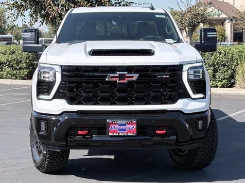 Summit White 2026 Chevrolet Silverado 2500 ZR2