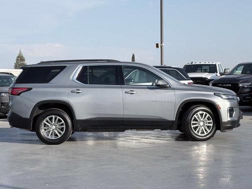 Sterling Gray Metallic 2023 Chevrolet Traverse LT Cloth