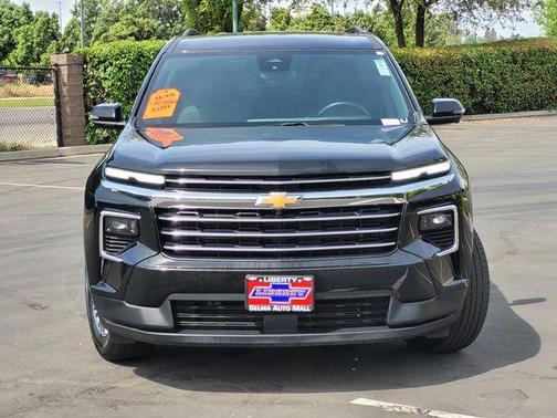 Black Metallic 2024 Chevrolet Traverse LT
