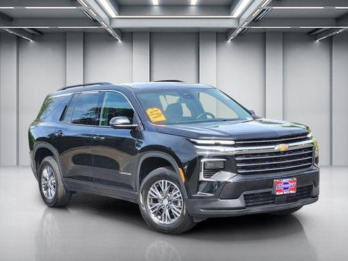 Black Metallic 2024 Chevrolet Traverse LT