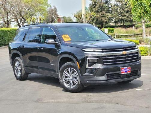 Black Metallic 2024 Chevrolet Traverse LT