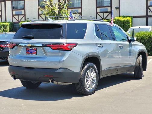 Sterling Gray Metallic 2023 Chevrolet Traverse LT Cloth