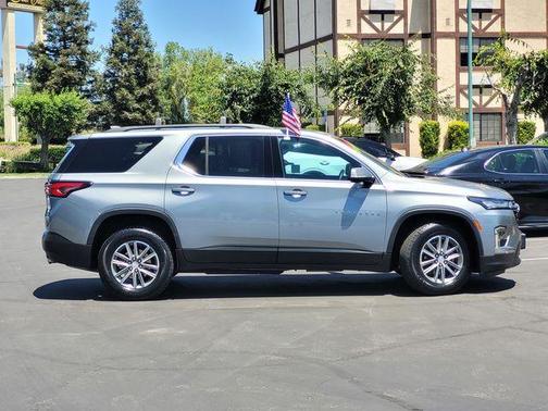Sterling Gray Metallic 2023 Chevrolet Traverse LT Cloth