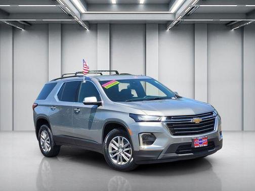 Sterling Gray Metallic 2023 Chevrolet Traverse LT Cloth