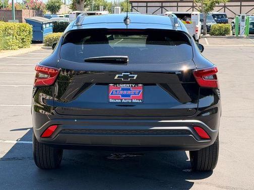Black Metallic 2026 Chevrolet Trax LT