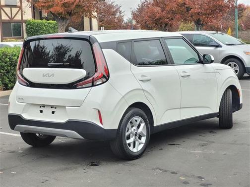2024 Kia Soul LX