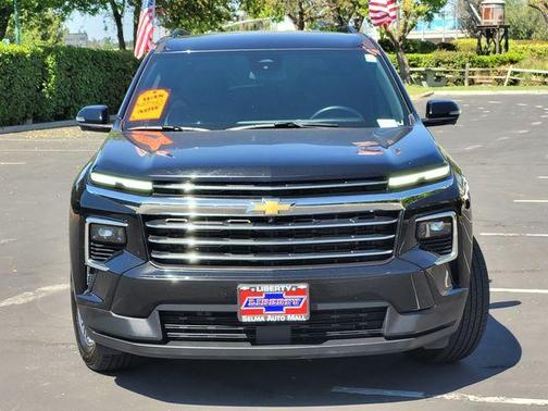 Black Metallic 2024 Chevrolet Traverse LT