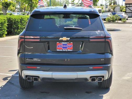 Black Metallic 2024 Chevrolet Traverse LT