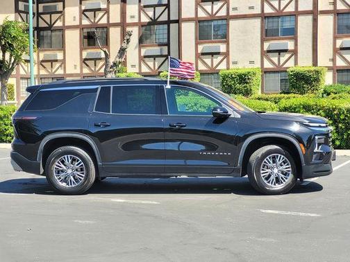 Black Metallic 2024 Chevrolet Traverse LT