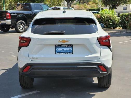 2025 Chevrolet Trax LS