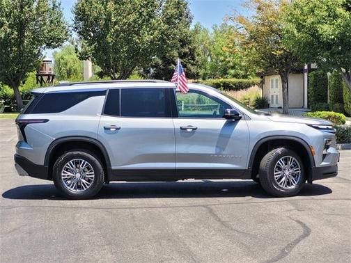 2024 Chevrolet Traverse LT