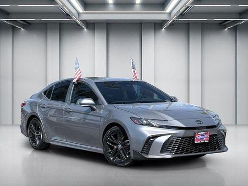 Metal 2025 Toyota Camry SE