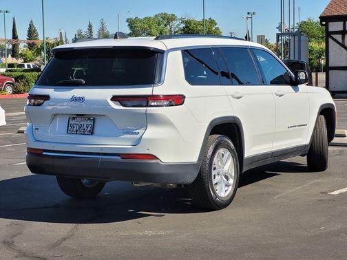 Bright White Clearcoat 2023 Jeep Grand Cherokee L Laredo