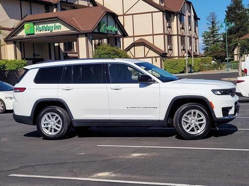 Bright White Clearcoat 2023 Jeep Grand Cherokee L Laredo