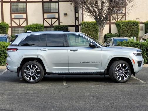 2022 Jeep Grand Cherokee Overland
