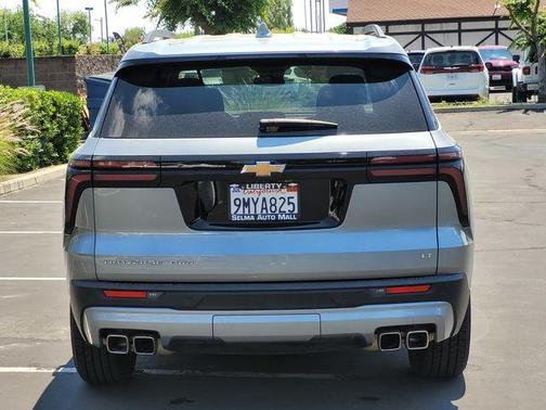 Sterling Gray Metallic 2024 Chevrolet Traverse LT