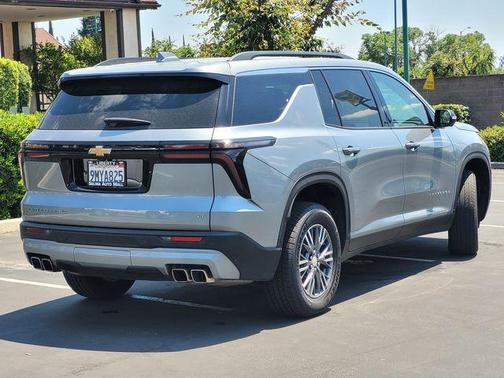 Sterling Gray Metallic 2024 Chevrolet Traverse LT