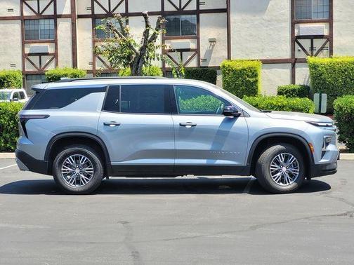 Sterling Gray Metallic 2024 Chevrolet Traverse LT