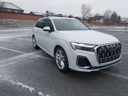 2025 Audi Q7 55 Premium Plus